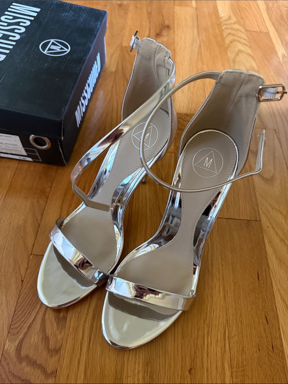 Missguided Silver Mirror Metallic Ankle-Strap Stiletto Heels NEVER WORN
Size 8.5